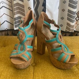 BCBG tan & teal wedges